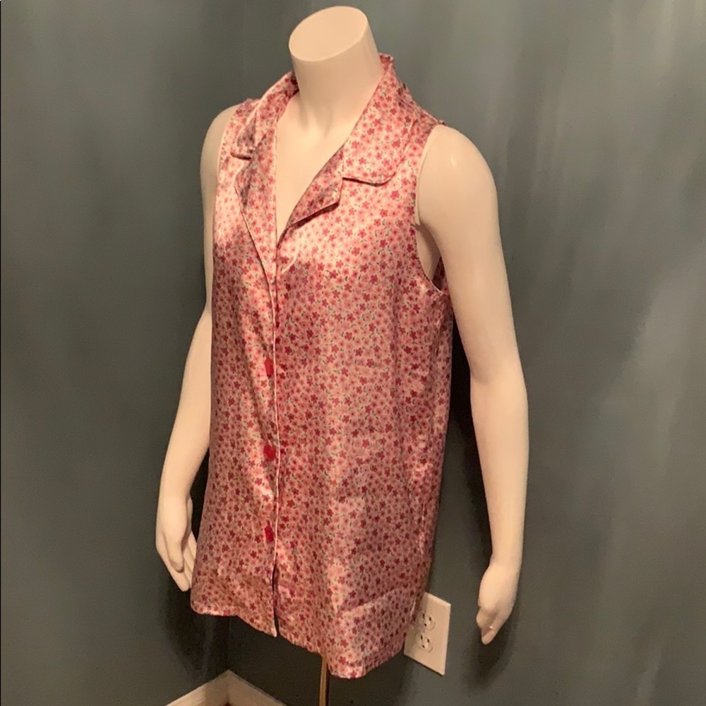 Victoria’s Secret Sleeveless Button Down Tank